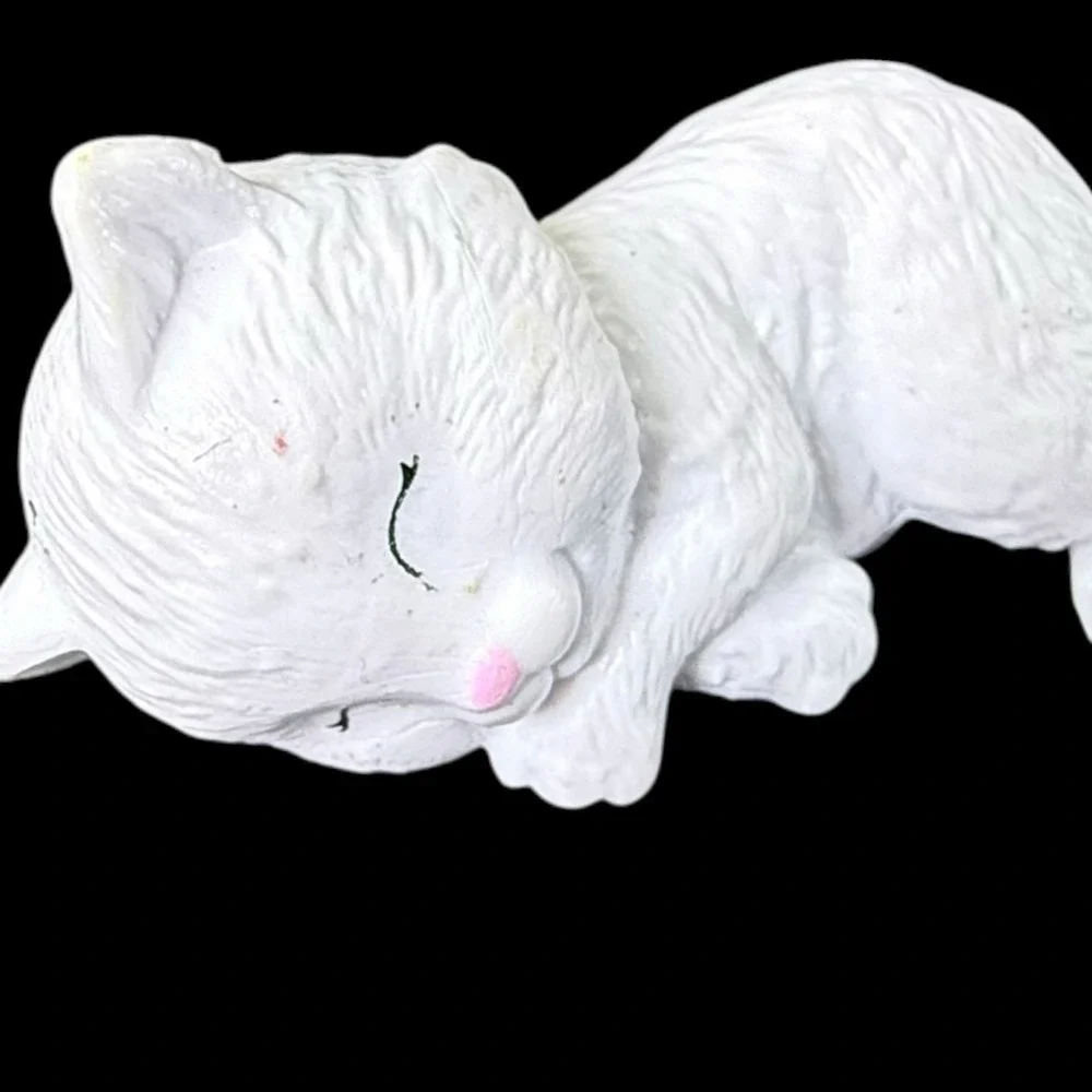 Barbie Mattel Chelsea White Cat Kitten Pet‎ Animal Vet Rescue Sleeping